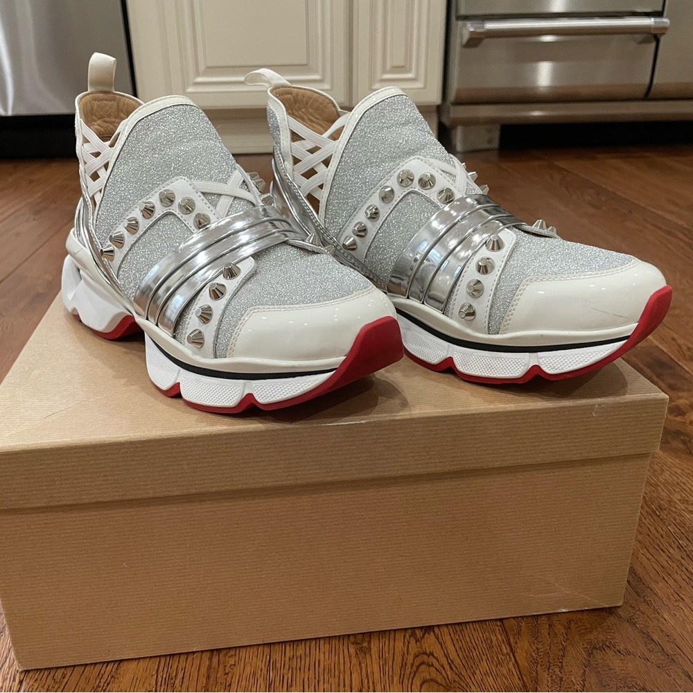 Christian Louboutin run flat white/silver size 37